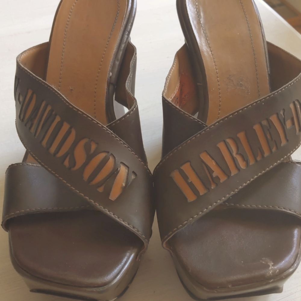 Harley-Davidson leather platform criss-cross sandal 2" platform, 4.5" heel